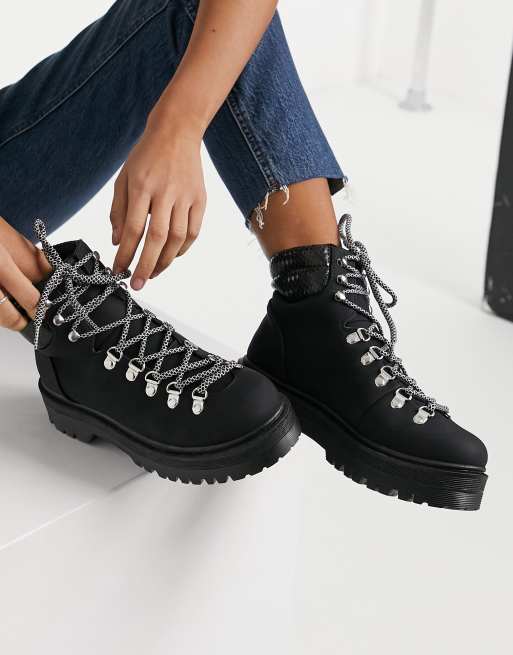 Qupid - Sorte chunky flatform-vandrestøvler