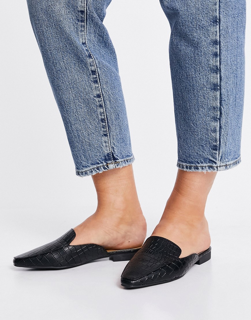Qupid Pointed Toe Backless Flat Mules In Black Croc