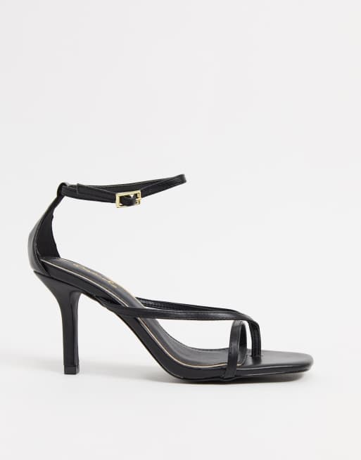 Qupid strappy heeled sandals with toe thong in black