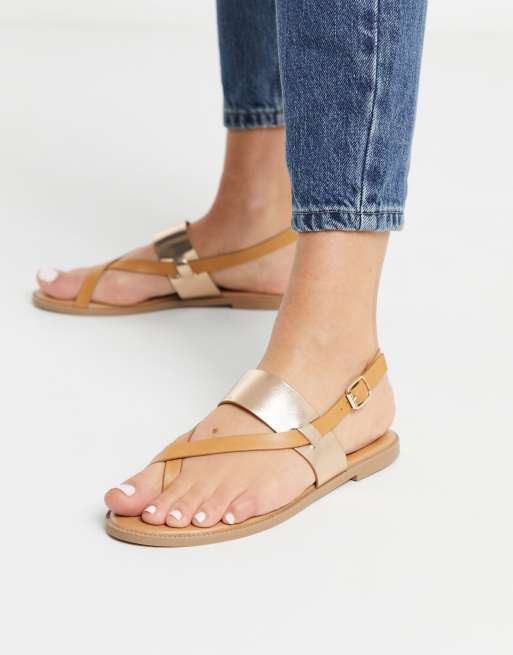 Qupid toe loop thong flat sandals in tan