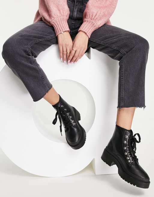 Qupid – Wander-Schnürstiefel mit dicker Sohle in Schwarz 
