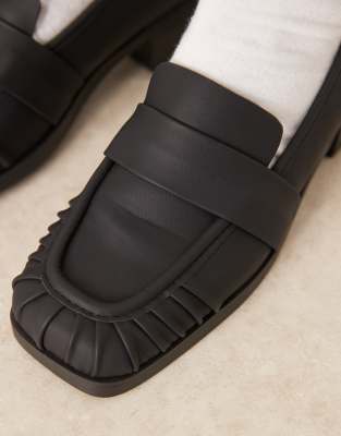Raid Aarvi Square Toe Loafers In Black