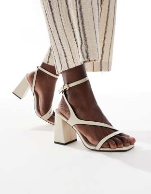 Raid - Aubrey - Sandalen met blokhak in gebroken wit PU - view 1
