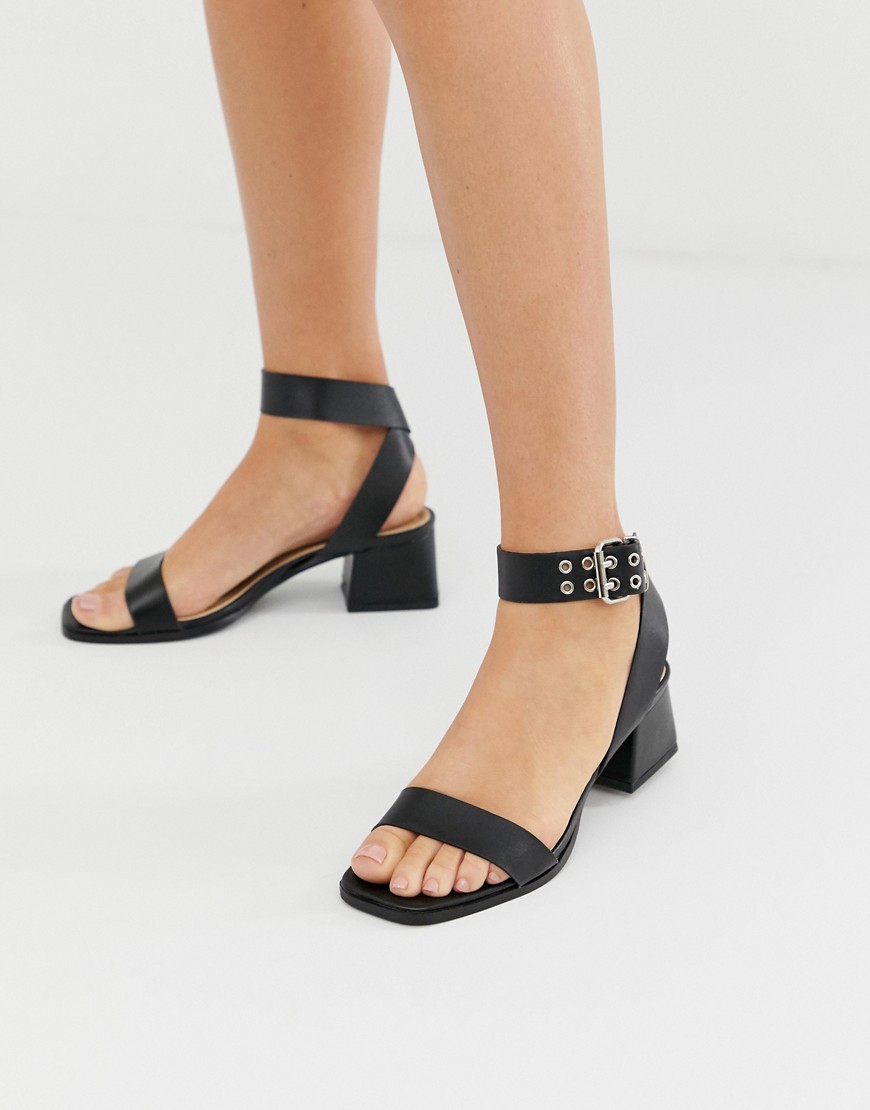 RAID – Bessie – Svarta sandaler med blockklack och fyrkantig tå