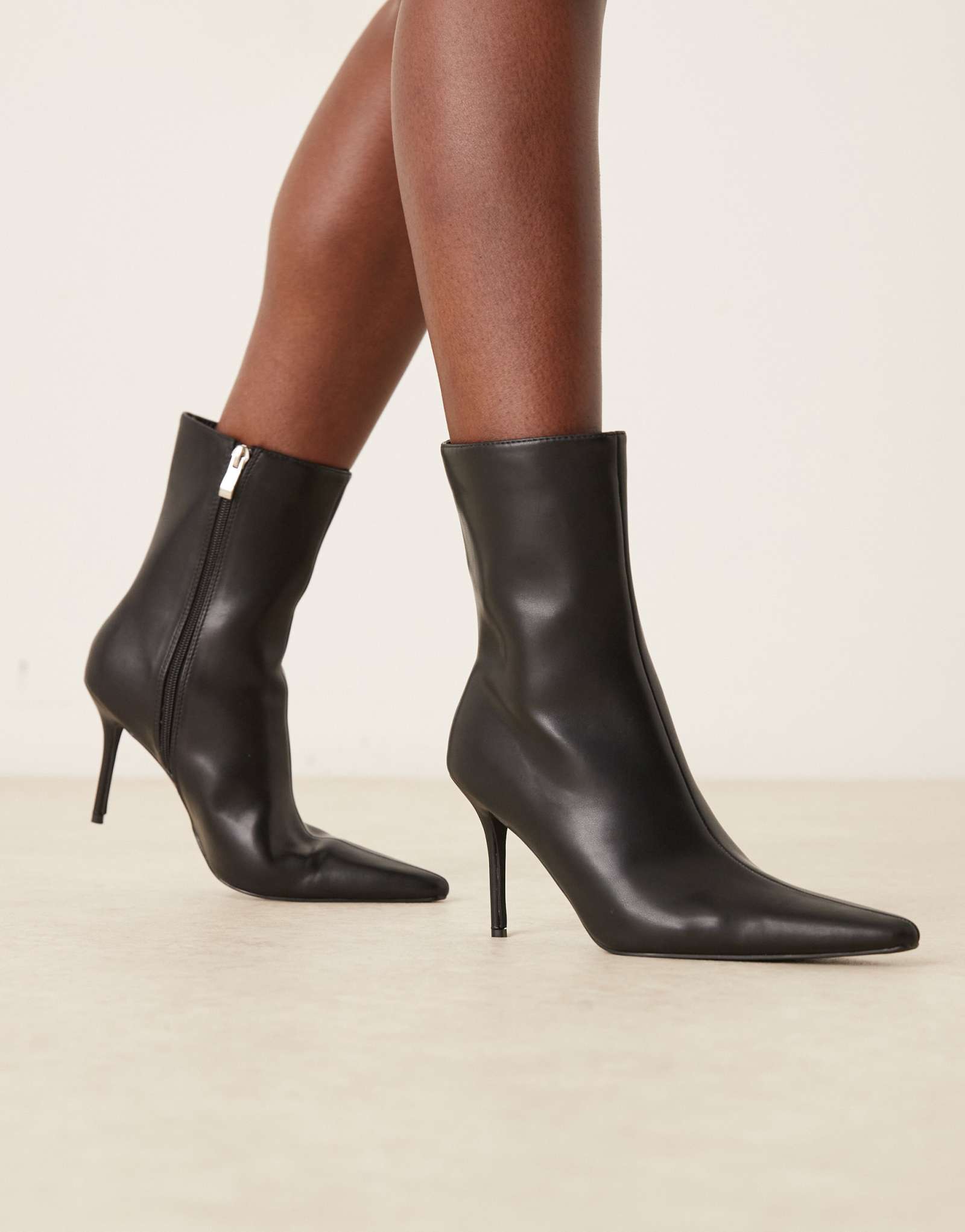 Черные ботильоны RAID Bronco на высоком каблуке-шпильке