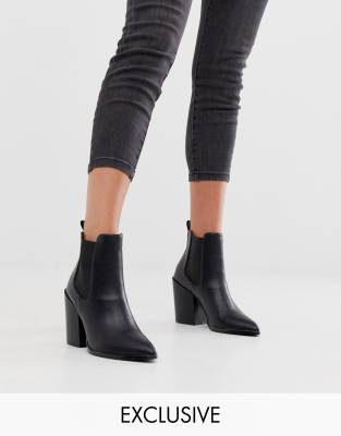 pointed heeled chelsea boots