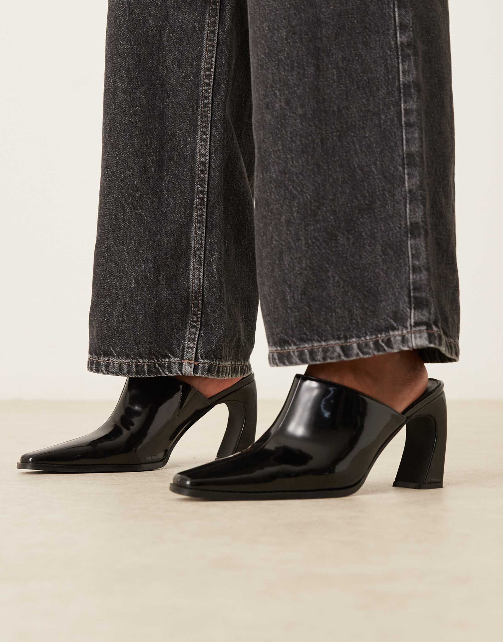 raid hania curved heel mules with pointed toe in black