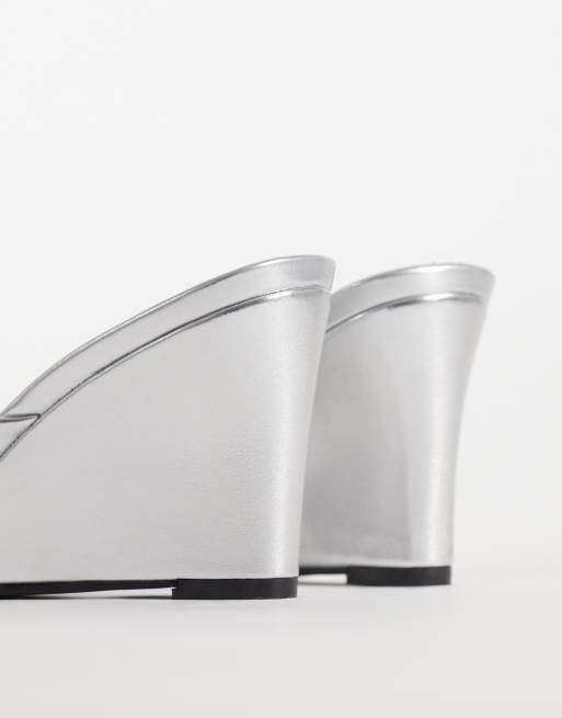 RAID Juniper faux suede heeled wedge mules in Silver, 4 of 4