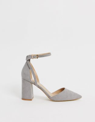 grey pointed shoes