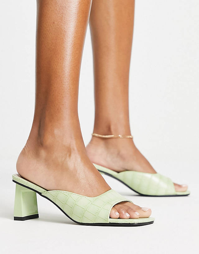 Raid - mabelle square toe mid heel mules in green croc