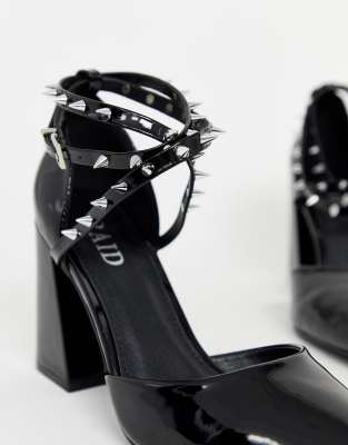 black patent heeled shoes