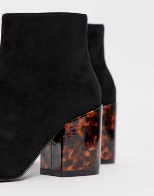 black boots with tortoise heel