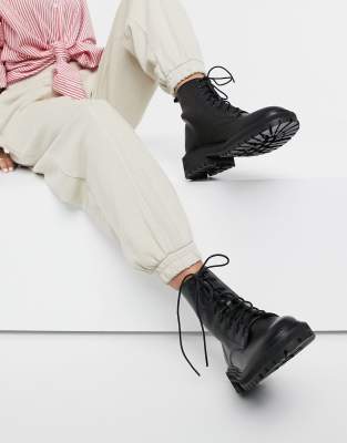 bottines plates chaussettes