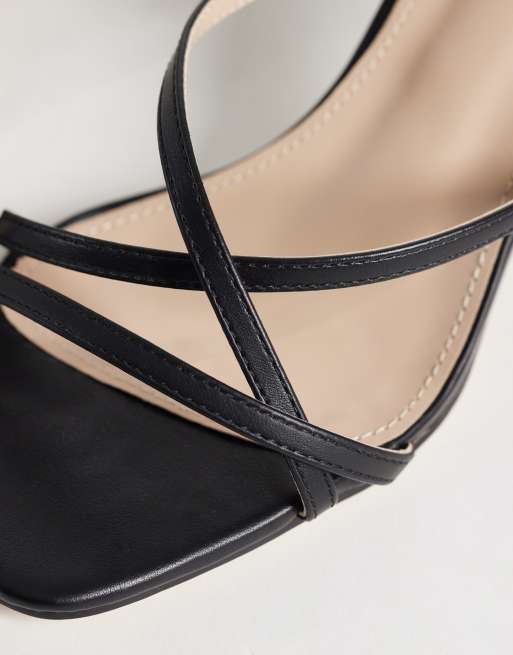 RAID Wide Fit Aspyn sandaler med stropper og blokhæl i sort, 3 af 4