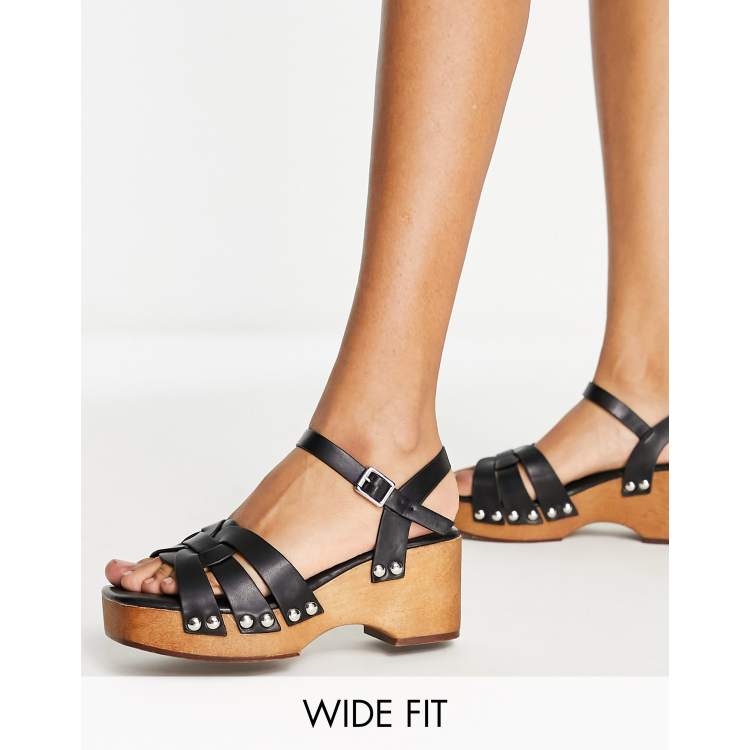 Wide store clog sandals