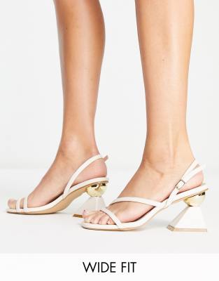 RAID Wide Fit - Dylan - Riemchensandalen in Creme mit Absatzdetail-Weiß