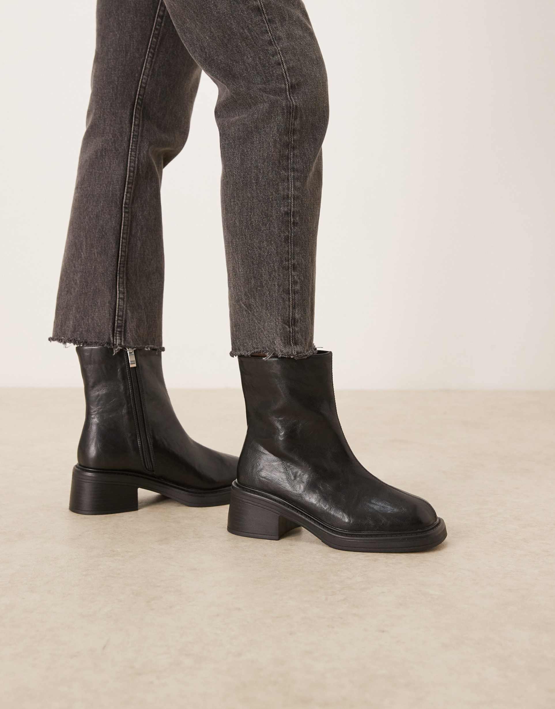raid wide fit eabha chelsea boots in black