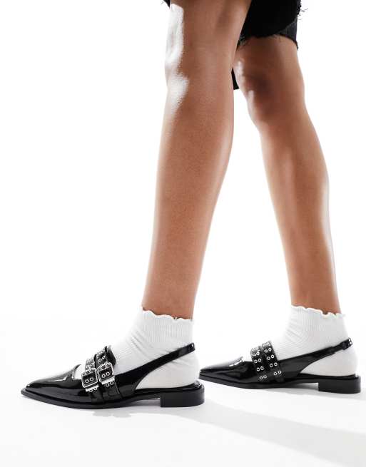 RAID Wide Fit Ichika Scarpe basse a pianta larga aperte dietro in vernice nera con fibbie