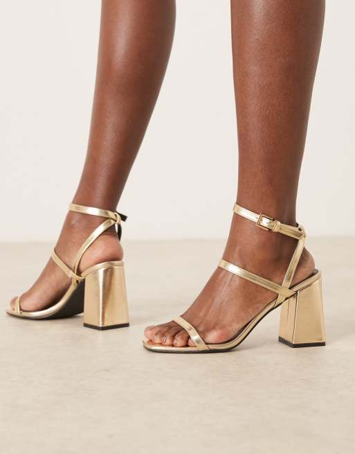 RAID Wide Fit - Jeeya - Sandali con tacco largo color oro a pianta larga