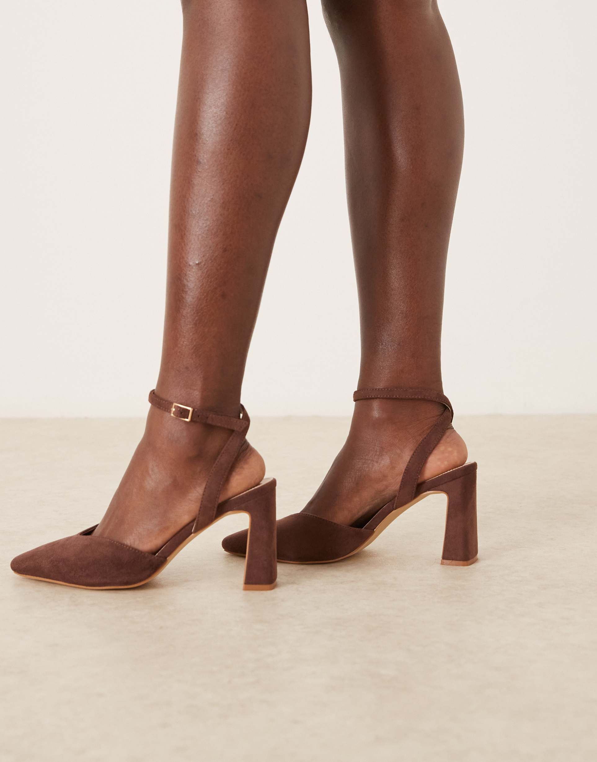 raid wide fit kristina block heel shoes in brown suedette