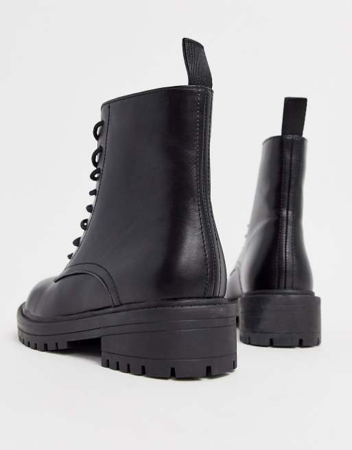 RAID Wide Fit – Micah – Svarta platta boots med snörning och svarta öljetter, endast hos ASOS, 4 av 4