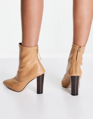 RAID Wide Fit - Reford - Minimalistische laarzen met hak in camel | ASOS