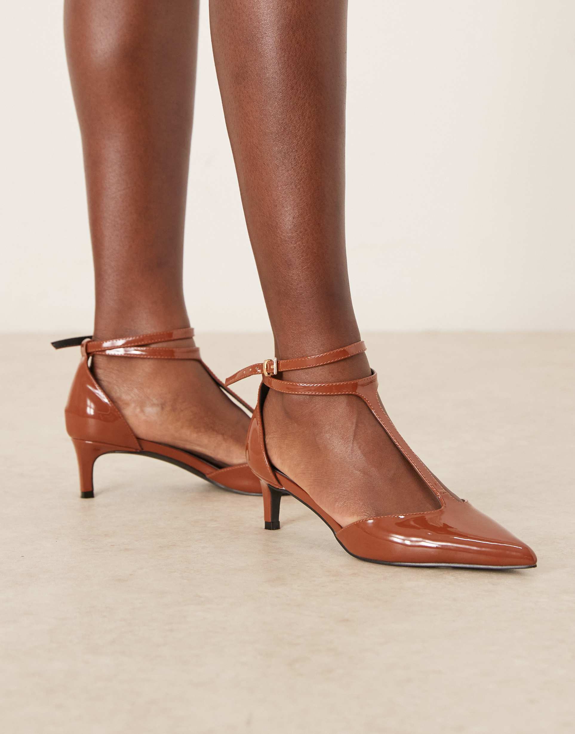 raid wide fit tosha kitten heel shoes in milk chocolate patent