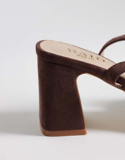 RAID Wide Fit - Zaylee - Scarpe a punta in camoscio sintetico marrone con tacco largo, 4 di 4