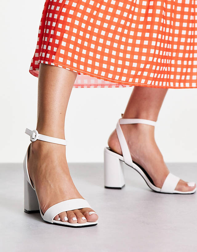 Raid - wink block heeled sandals in white