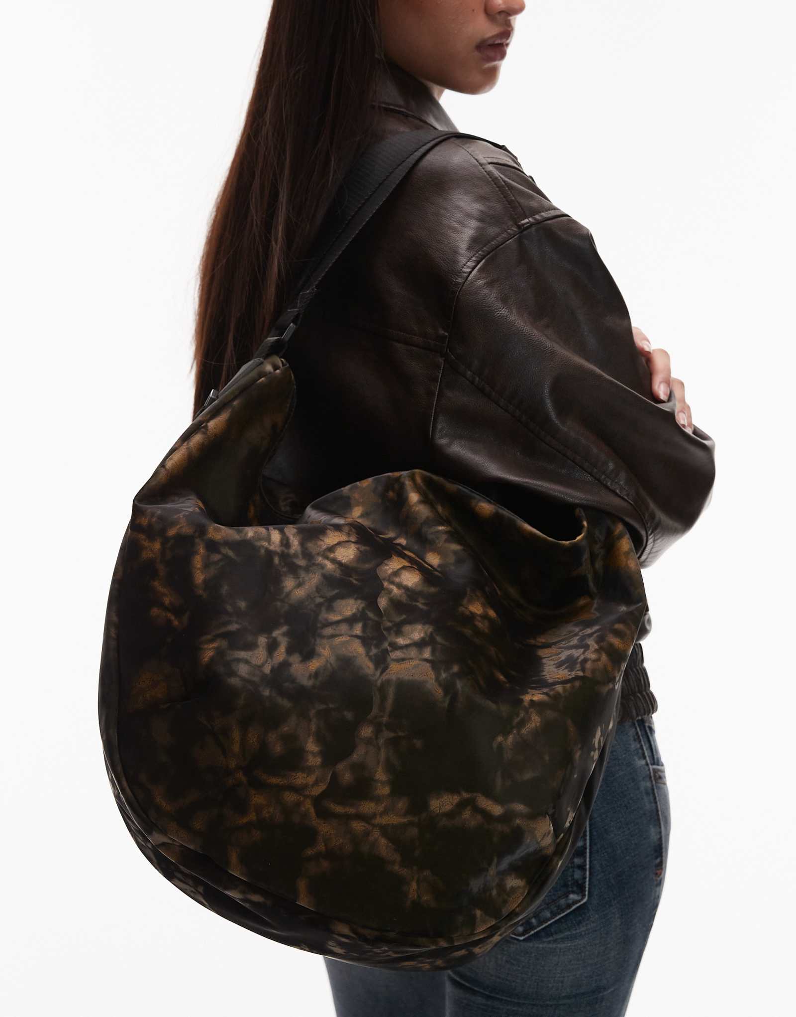 Большая водонепроницаемая сумка через плечо Rains 13120 Valera коричневого цвета с грязным принтом