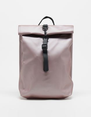 Rains - 13330 - Kleiner, wasserdichter Rucksack in Metallic-Rosa mit Umschlag