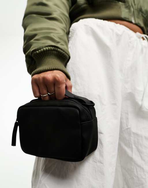 Rains – 14120 – Kastenförmige, kleine Unisex-Tasche in Schwarz, 3 von 4