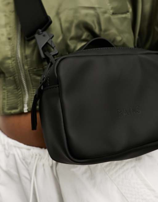 RAINS - 14120 - Unisex - Lille firkantet taske i sort, 2 af 4