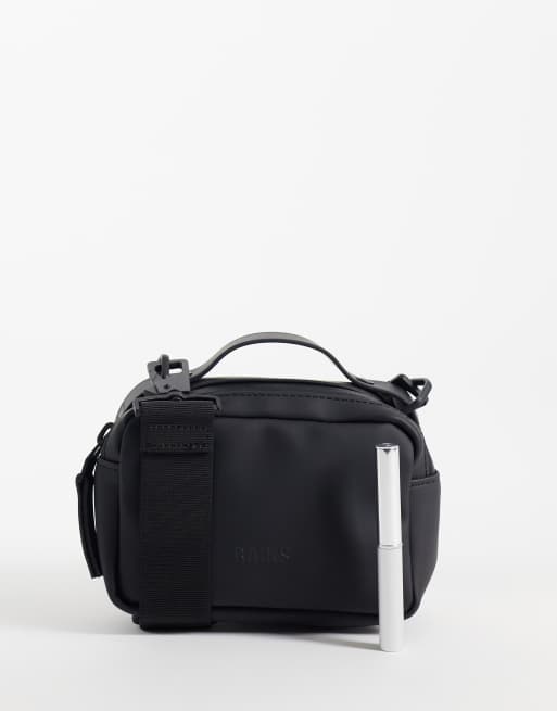 Rains 14120 vattentät micro crossbody box-väska med rem i svart, 2 av 4