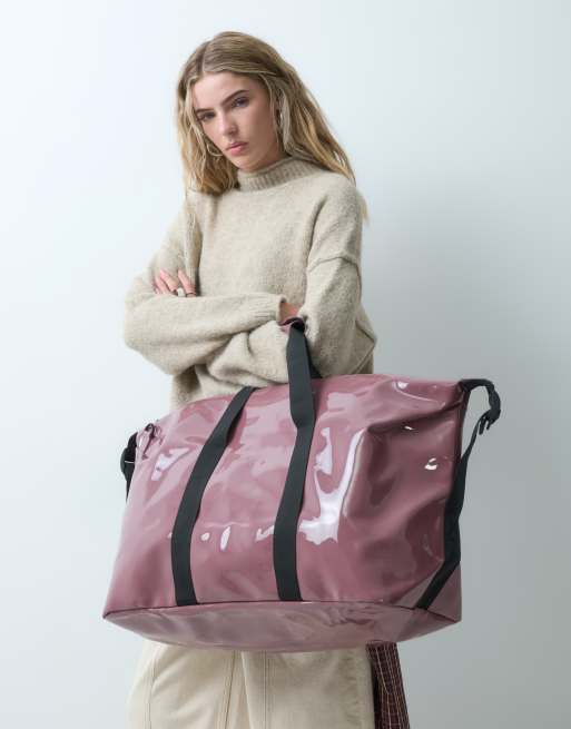 Rains 14200 Hilo wasserfeste Weekender-Reisetasche in glänzendem Mauve, 3 von 4