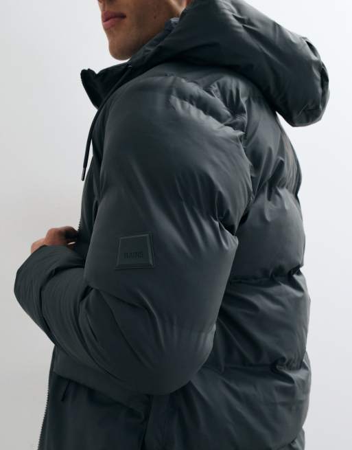Rains 15210 Alta waterproof hooded long cargo puffer jacket in dark grey, 3 of 5