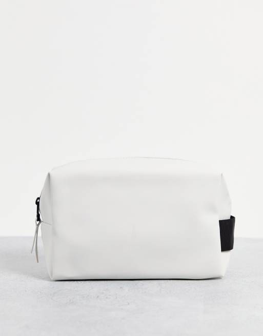 Rains 1558 wash bag in off white