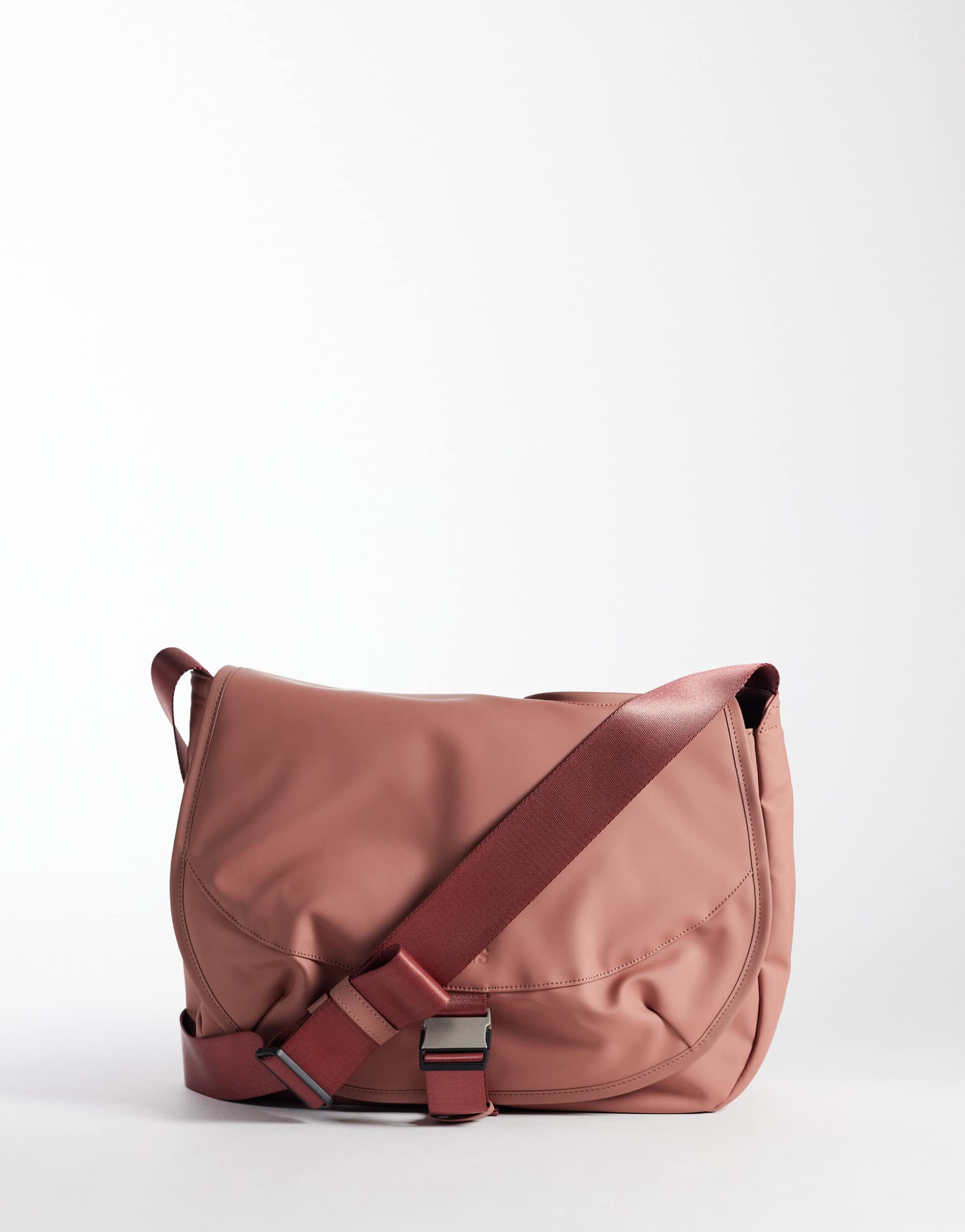 rains 16640 waterproof bottle cross body bag in coral