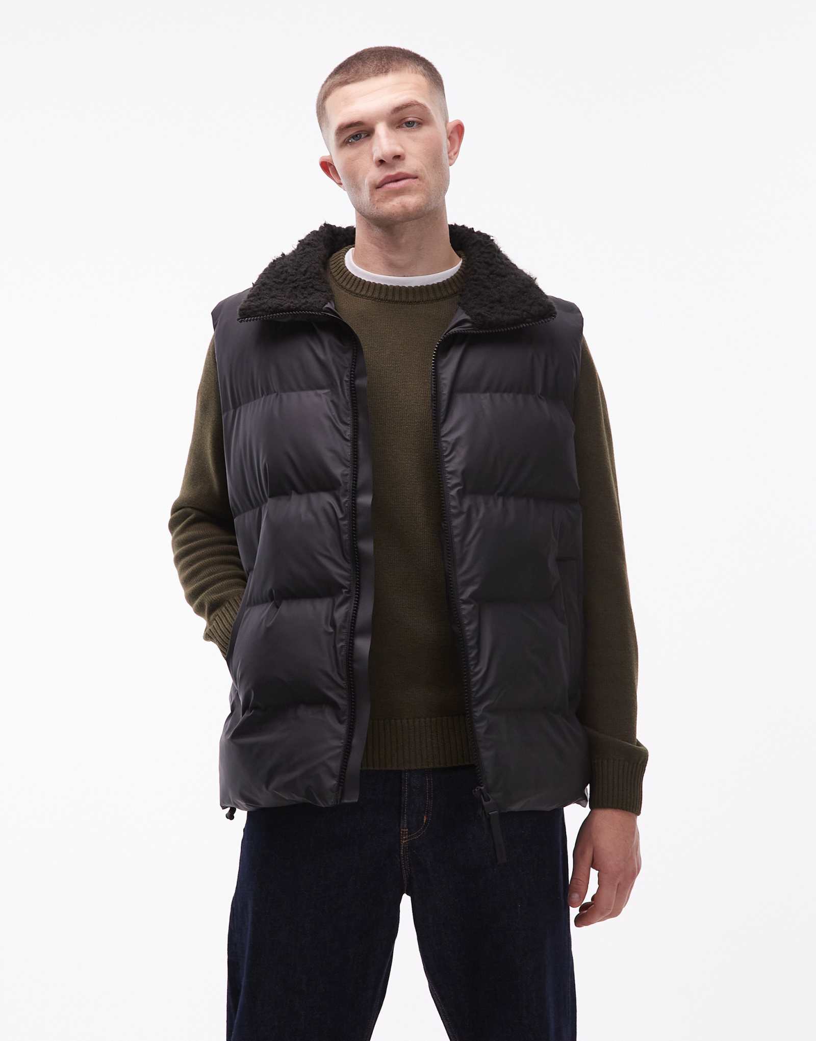 Непромокаемый пуховик Rains 17220 Alta на молнии черного цвета