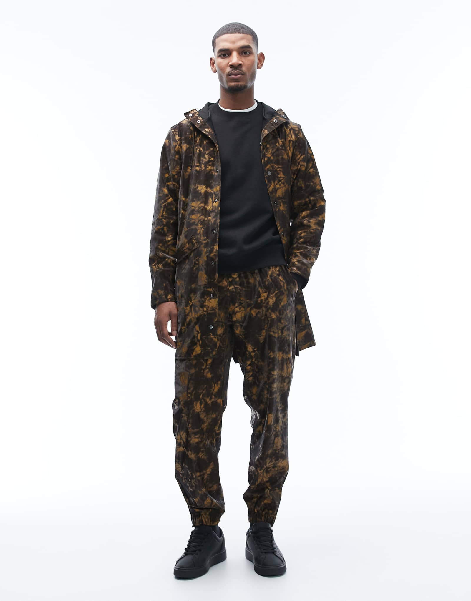 Водонепроницаемые брюки Rains 18560 обычного кроя на завязках коричневого цвета с грязным принтом