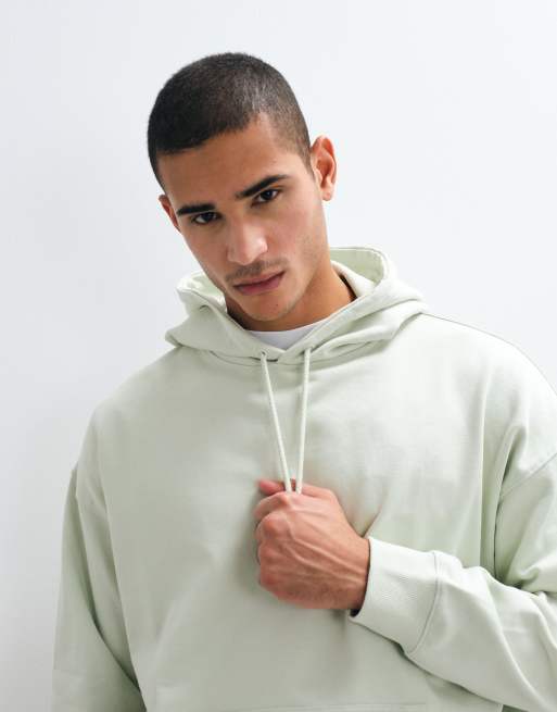 Rains – 41170 – Relaxed-Fit-Kapuzenpullover in Blassgrün mit Logo im Farbspritzer-Design und Rückenprint, 4 von 5