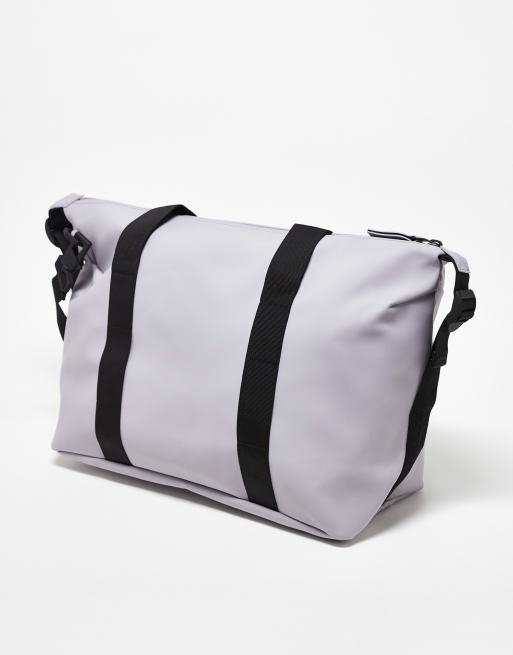 Rains Hilo Weekend Kleine wasserfeste Unisex Reisetasche in Kieselgrau Flieder ASOS