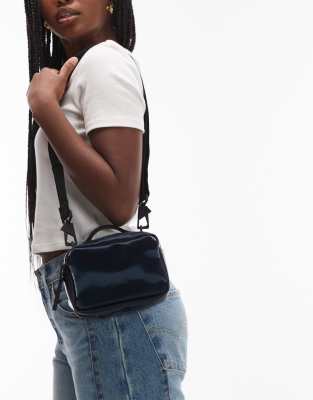 Rains - Kastige kleine Tasche in Metallic-Marineblau