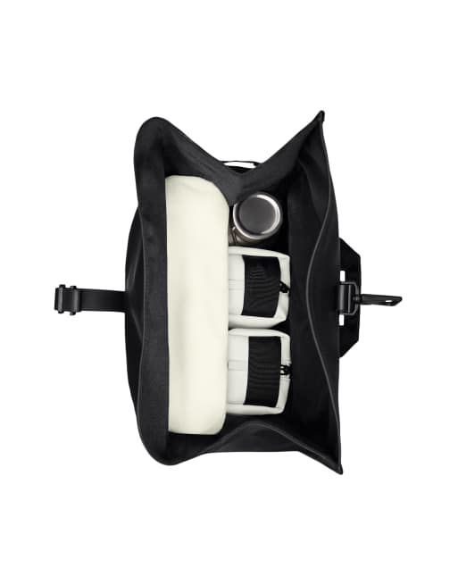 Rains mochila grande impermeable de cierre enrollable en negro, 4 de 7