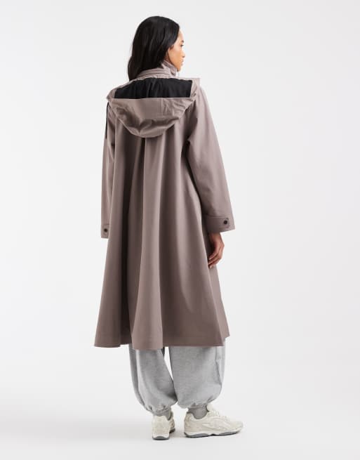 Rains Suva Softshell wasserdichte A-Linien-Jacke mit Kapuze in Beige, 3 von 4