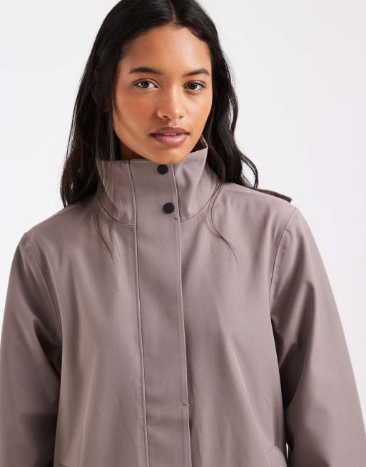 Rains Suva Softshell wasserdichte A-Linien-Jacke mit Kapuze in Beige, 4 von 4