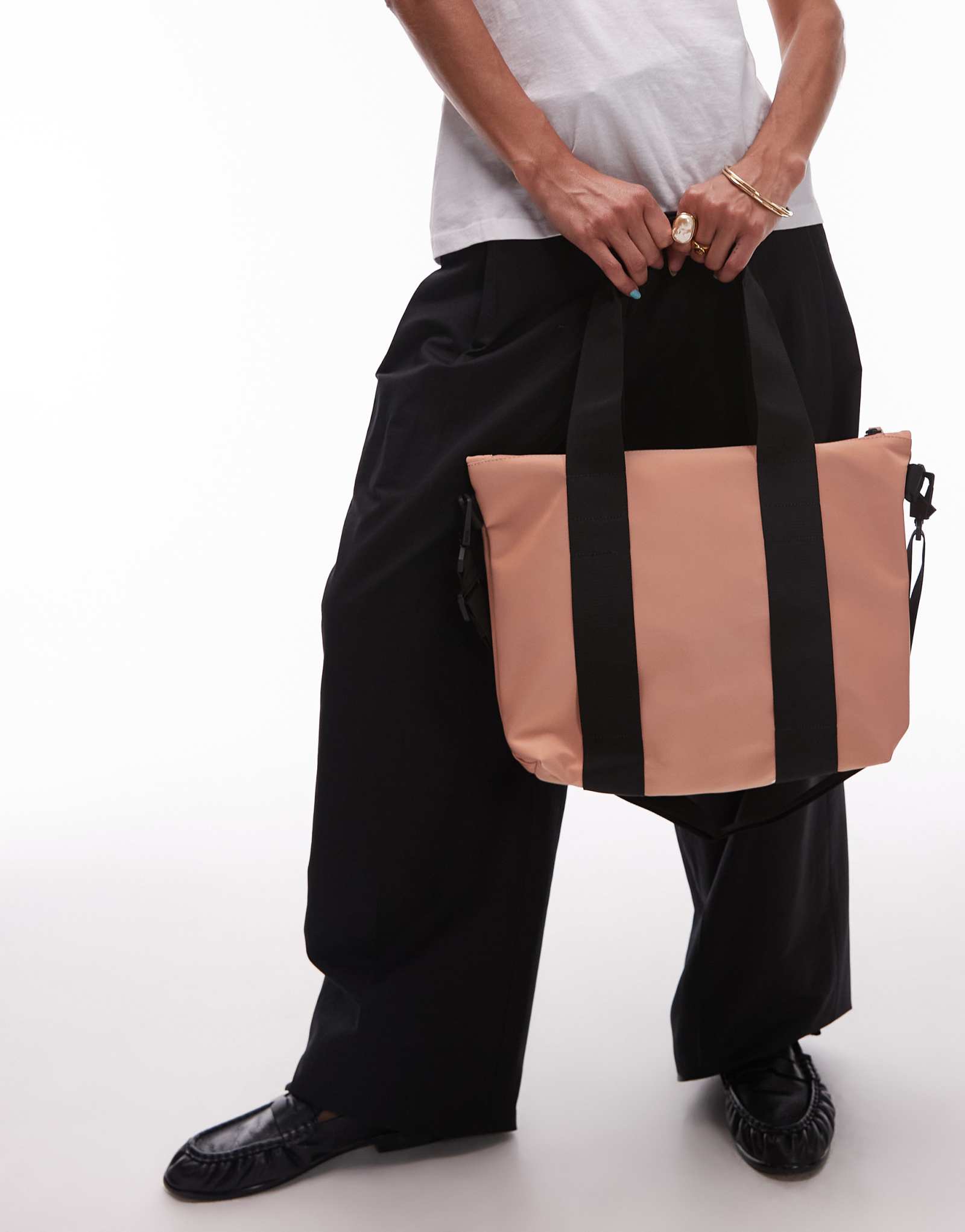 Водонепроницаемая сумка Rains micro через плечо персикового цвета