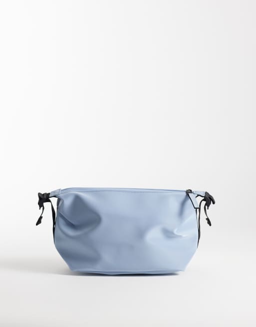 Rains x ASOS eksklusiv vandtæt toilettaske i blå, 3 af 3