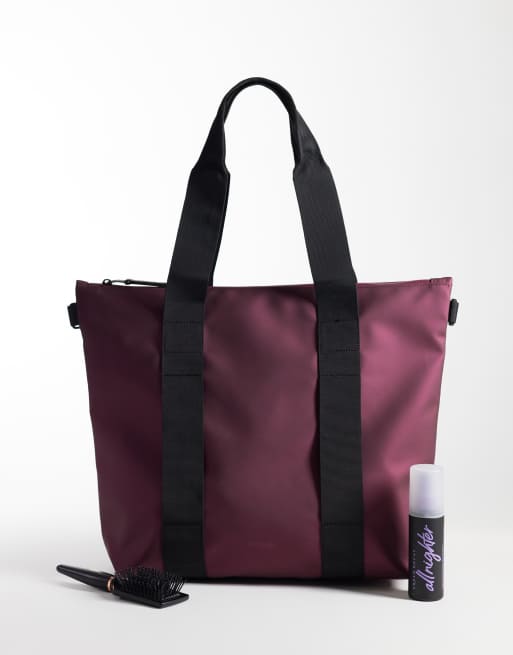 Rains x ASOS en exclusiva bolso tote mini impermeable burdeos, 3 de 4