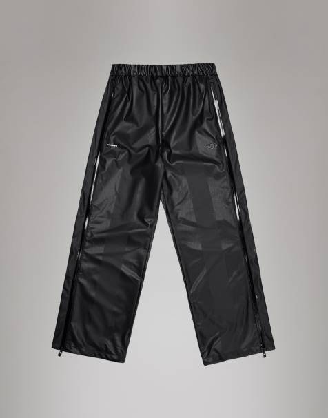 Rains x Umbro - Pantaloni sportivi neri impermeabili vestibilità comoda con zip - view 1